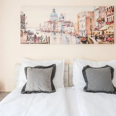 Bright Place Next To Grand Mall فارنا